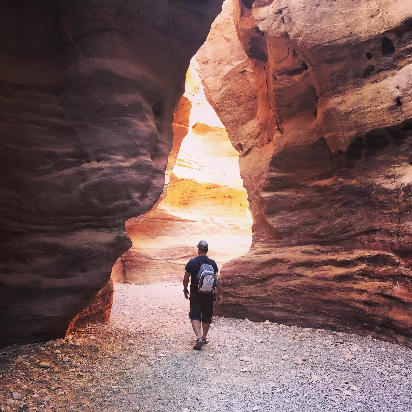 Illustration of the Red Canyon's narrow passage lines and layered sandstone walls